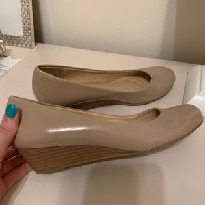 Chinese Laundry nude wedge